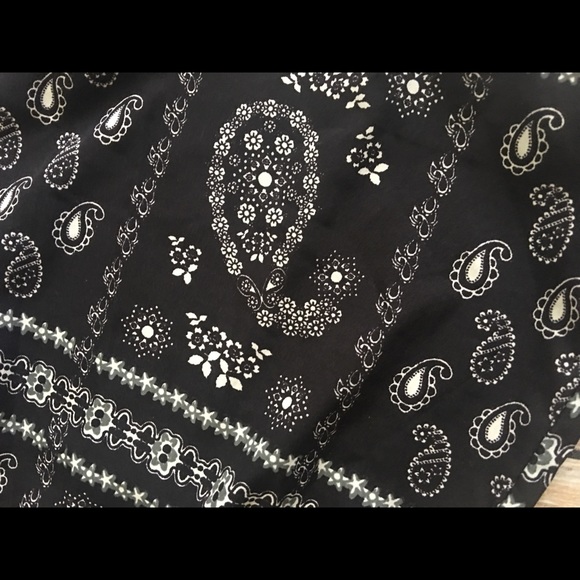 Sleeveless Short Romper - Picture 5 of 5